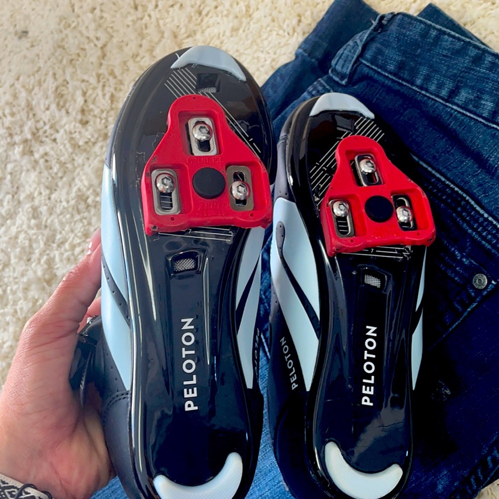 Size 40 Peloton clip in cycle shoes brand new.